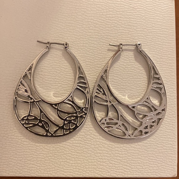 Lia Sophia earrings - Picture 2 of 4